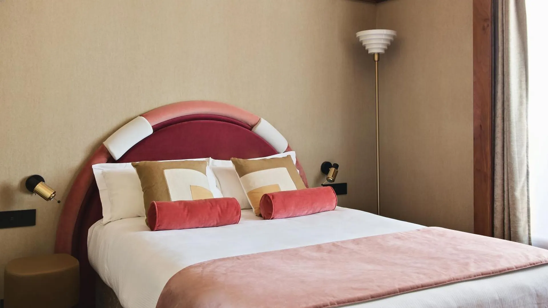 Hotel Mercedes Paris 4*,
